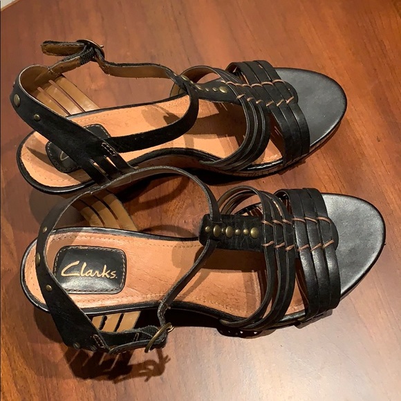 Clarks wedge stylish US 7 Like new - Picture 2 of 4